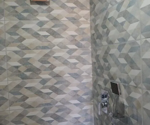 A L'ombre Des Remparts *