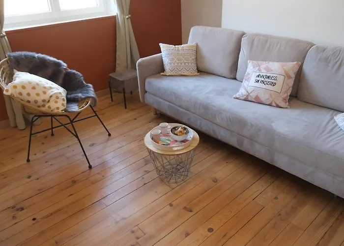 A L'ombre Des Remparts