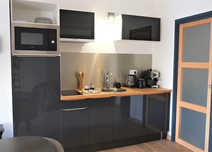 A L'ombre Des Remparts Apartment *