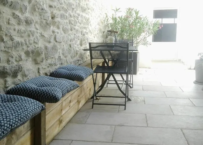 A L'ombre Des Remparts Apartment *